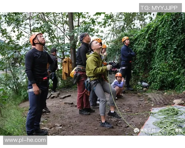 重庆攀岩队的防反策略揭秘与深度分析攀岩运动的挑战与乐趣 重庆攀岩队的防反策略揭秘与深度分析攀岩运动的挑战与乐趣